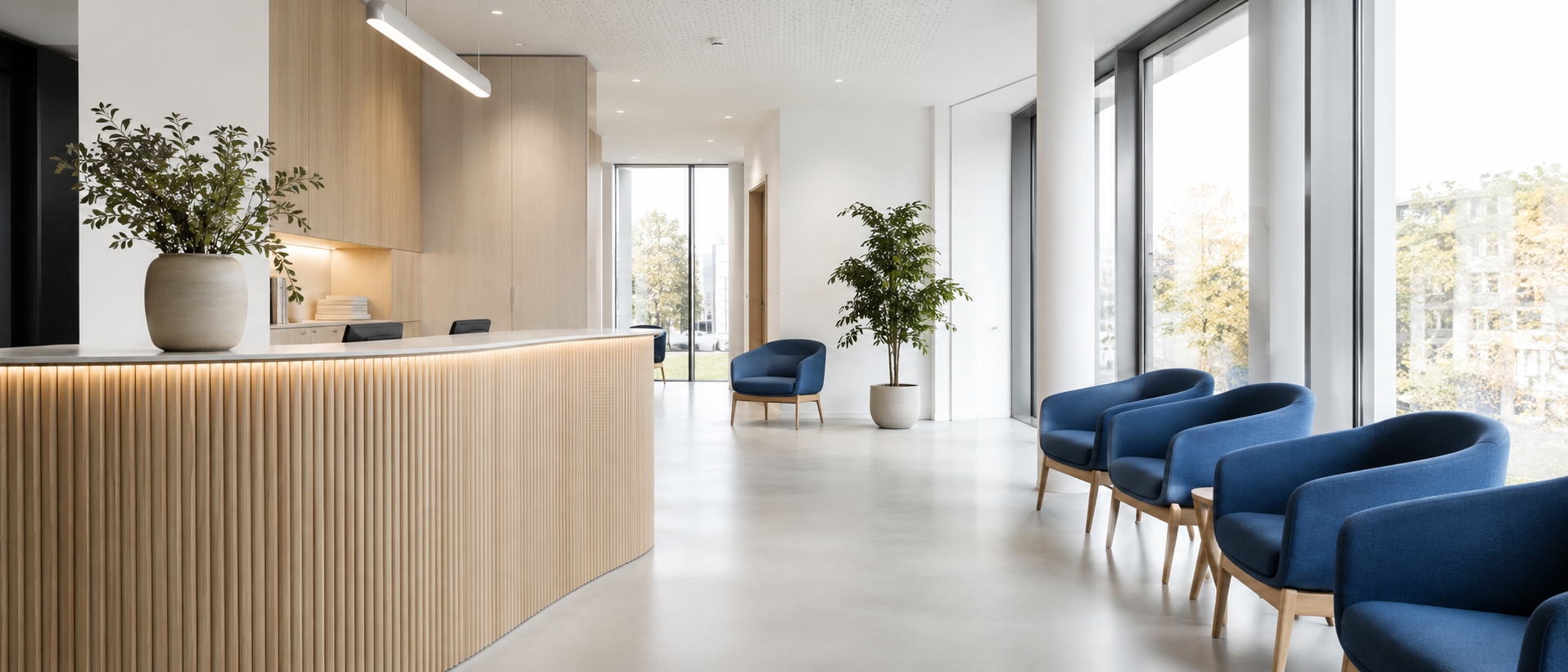 Helle, moderne Praxisräume von Dr. med. Taspinar in Wiesbaden
